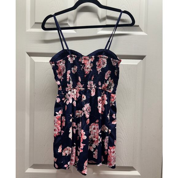 NWT Band of Gypsies Size Small Blue Floral Spaghetti Strap Padded Romper - Picture 2 of 7